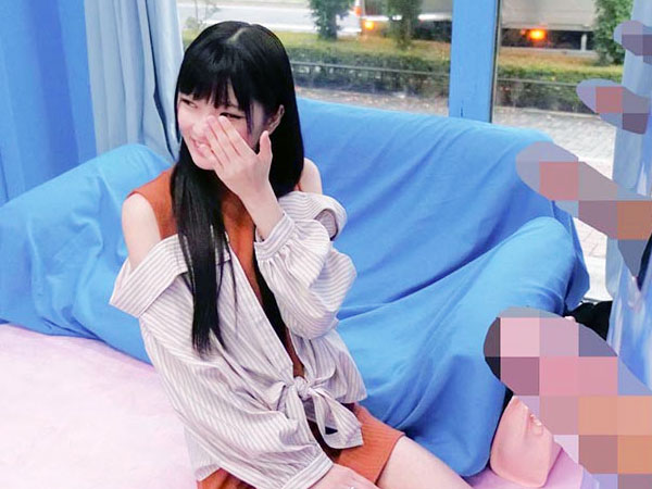 【マジかよ！】女子大生が彼氏チ●ポ当てゲームに挑戦！間違いあったら...ナマで挿入されちゃうなんてドキドキがヤバすぎ！